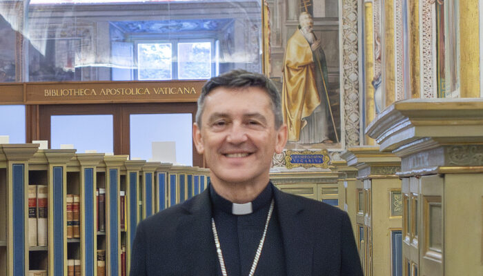 Mons. Cesare Pagazzi: “El Archivo y la Biblioteca Vaticanos son un ‘cruce de puentes’”