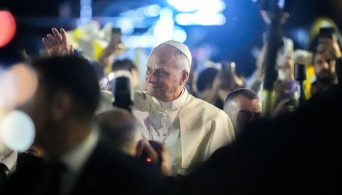 Pope encourages young Lebanese people to build a future of peace