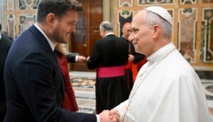 Il Papa riceve Michael Bublé.