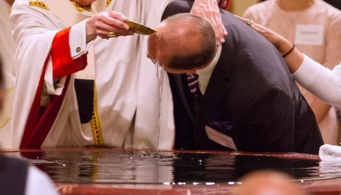 También en España crece el número de adultos bautizados