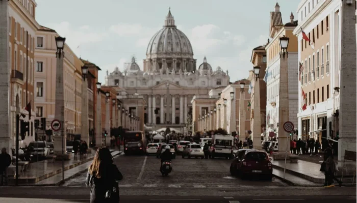 El Vaticano cierra la puerta al diaconado femenino pero no con un juicio definitivo