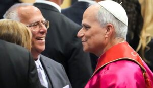 Papa Leone XIV con il fratello maggiore Luigi.