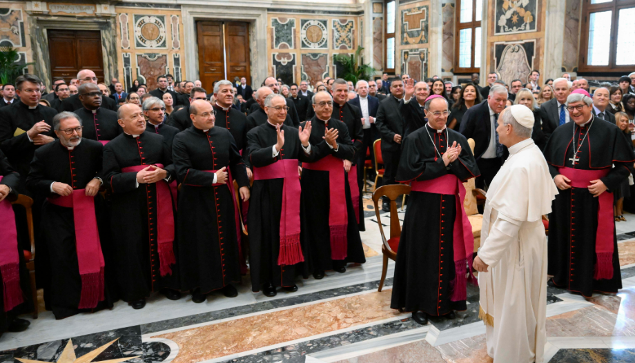 Papa León XIV con la Rota Romana.