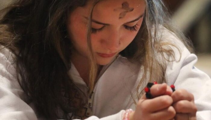 Por qué la gente llena los bancos el Miércoles de Ceniza