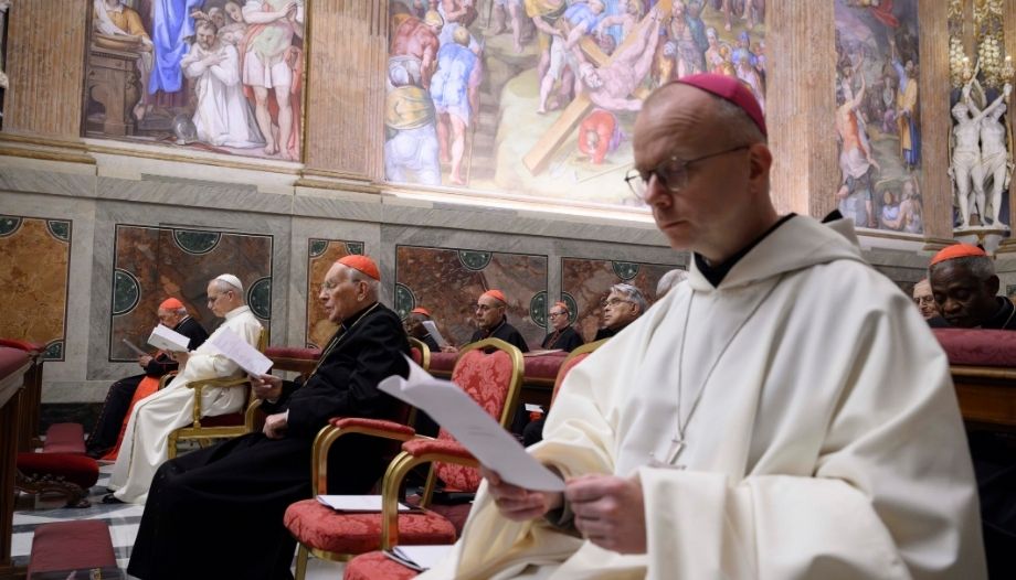 Il Papa agli Esercizi Spirituali predicati da Mons. Erik Varden.