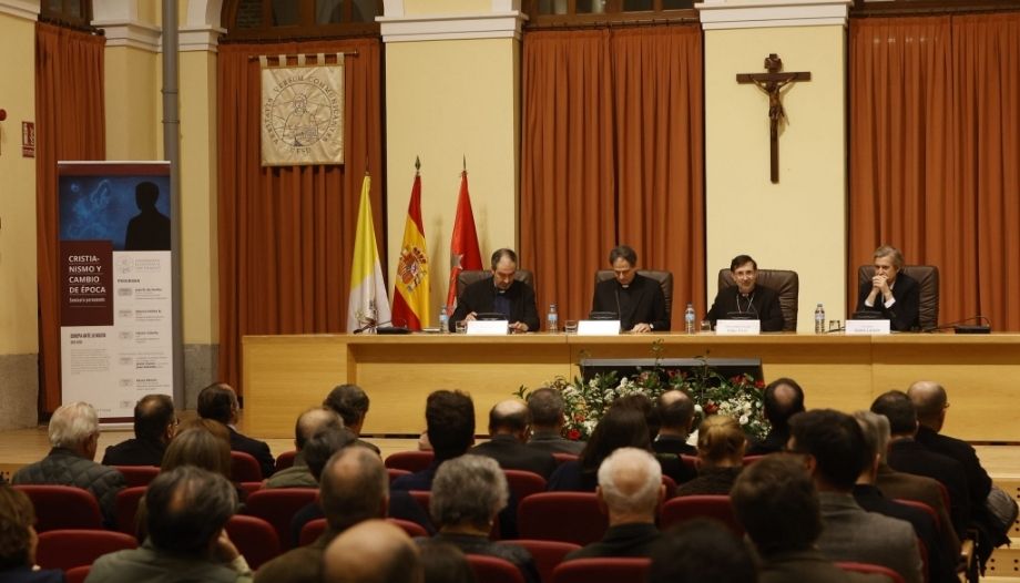 Conferencia sobre Dignidad en San Dámaso.