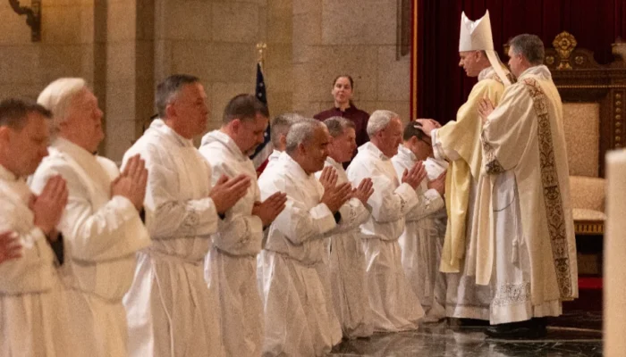El riesgo de potenciar el diaconado permanente