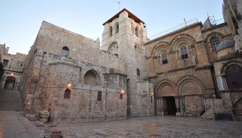 Facciata della Basilica del Santo Sepolcro a Gerusalemme.
