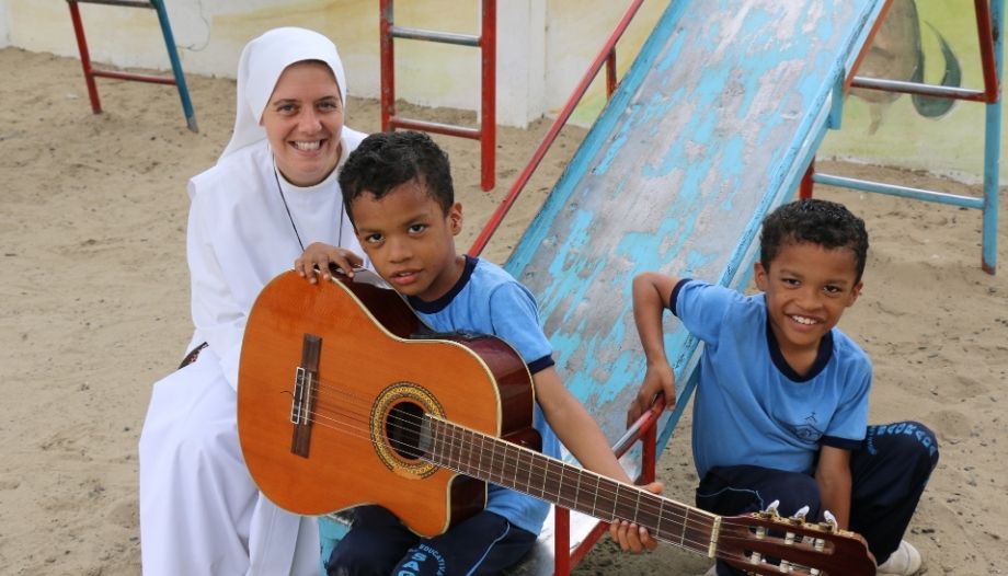 SorellaClareBambiniEquipaggiati