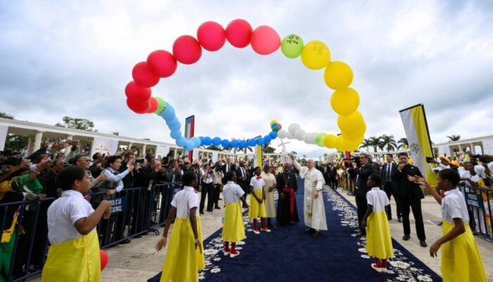 León XIV destaca en Bata la “misión apasionante de ser esposos y padres”