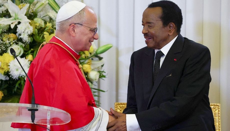 León XIV y el presidente de Camerún.