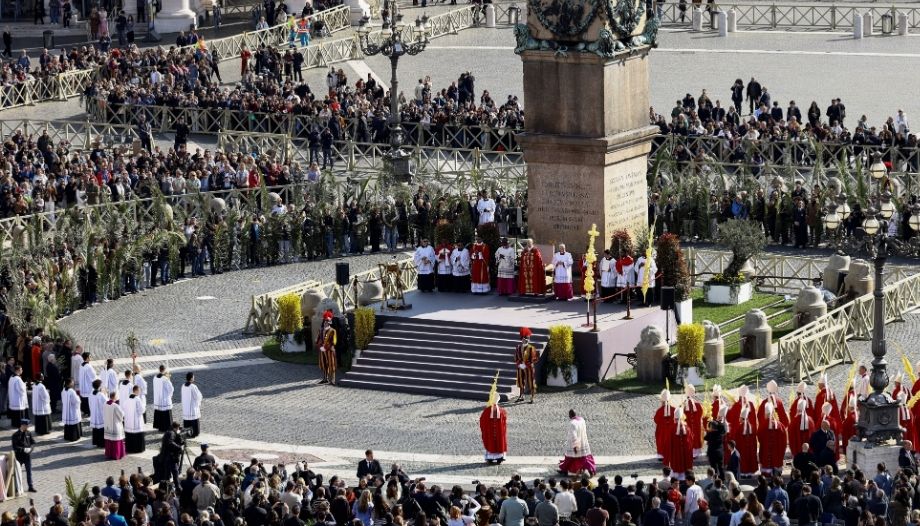 Pope relaunches the mission of the laity in the Church and in the world