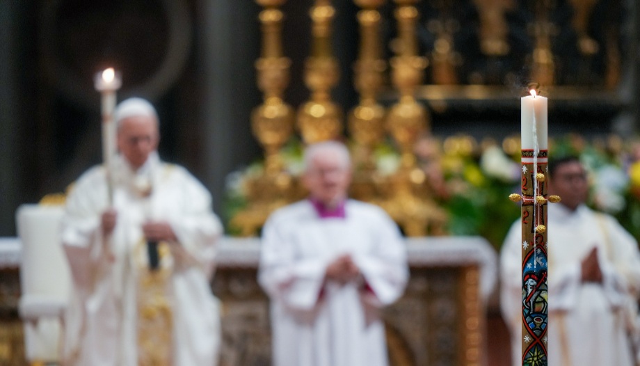 El Papa subraya que la luz de la Pascua vence al odio y renueva el mundo