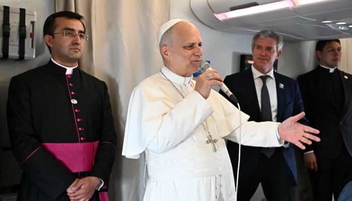 León XIV explica a los periodistas el alcance de sus palabras sobre Trump