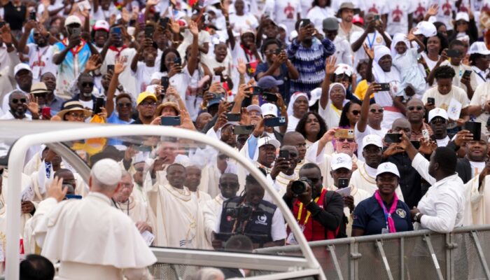 El Papa urge a los líderes de Angola a priorizar el bien común