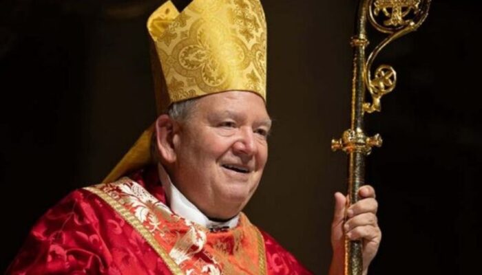 Arzobispo de Minnesota anima a mirar los rostros de nuestros familiares