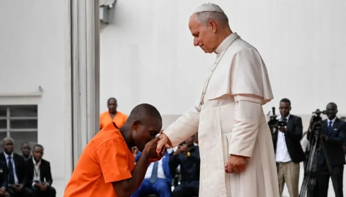 El gesto más incómodo y más cristiano de un Papa: entrar en la cárcel