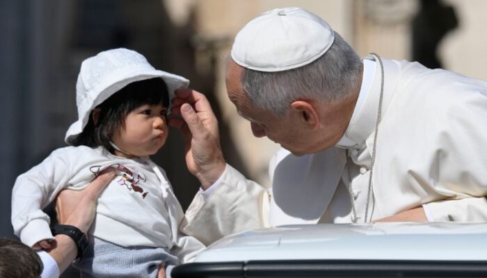 El Papa pide al Señor que nos dé una mirada sobrenatural de la realidad