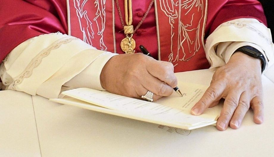 Pope Leo XIV signs the Exhortation Dilexi Te.