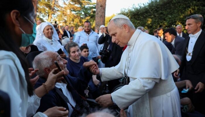 El Papa anima a descubrir la vida de Dios Trinidad: da paz y nos hace amar
