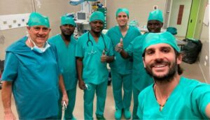 Medici e volontari sanitari in Africa.