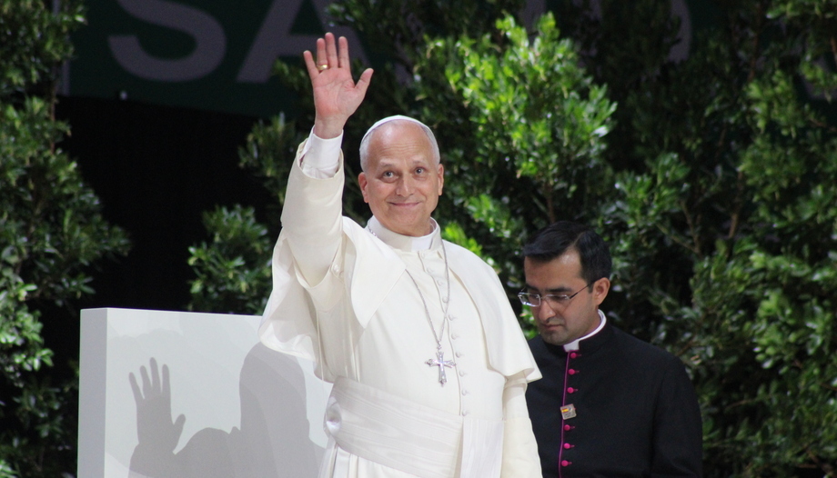 Pope encourages civil society to be “new threads to weave new networks that harmonize all spheres of life”.”