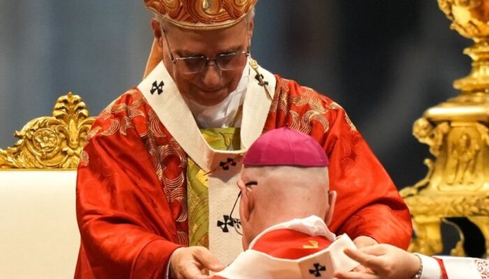 El Papa invita con fuerza a la unidad al imponer los palios en san Pedro y san Pablo