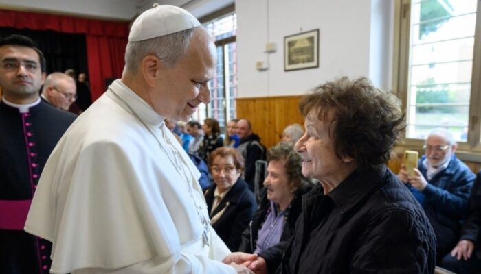 León XIV invita a los nietos a visitar a los abuelos y a los mayores solos