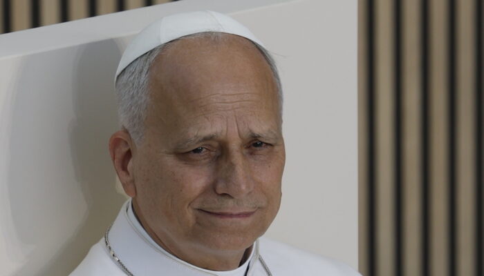 El carisma de Juan Pablo, la profundidad de Benedicto, la cercanía de Francisco