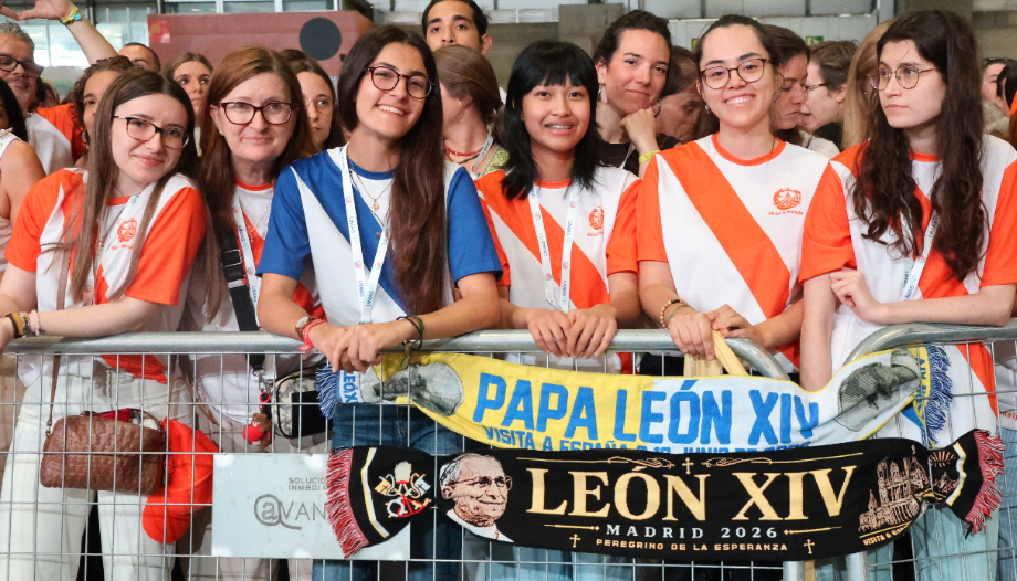 Leo XIV volunteer