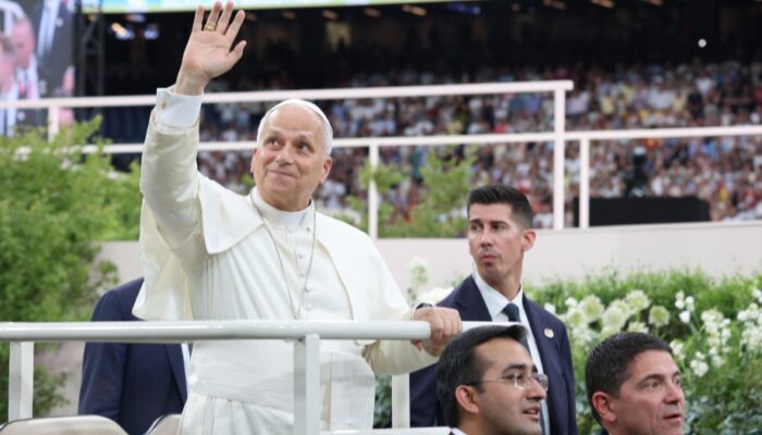 El Bernabéu vuelve a vivir una noche apoteósica: León XIV «Hoy la Iglesia de Madrid ha hecho un golazo para siempre»