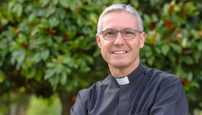¿Cómo acompañar espiritualmente a una persona que sufre? Navarra trata de enseñarlo