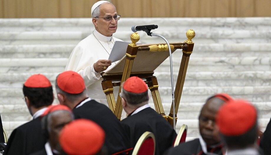Papa con cardenales.