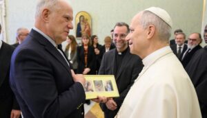 Ed Shoener con Papa