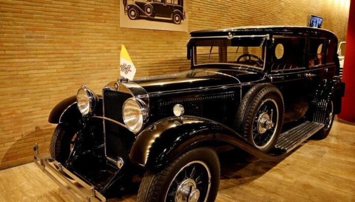 Un siglo de papamóvil, de la mano de Museos Vaticanos y Mercedes-Benz